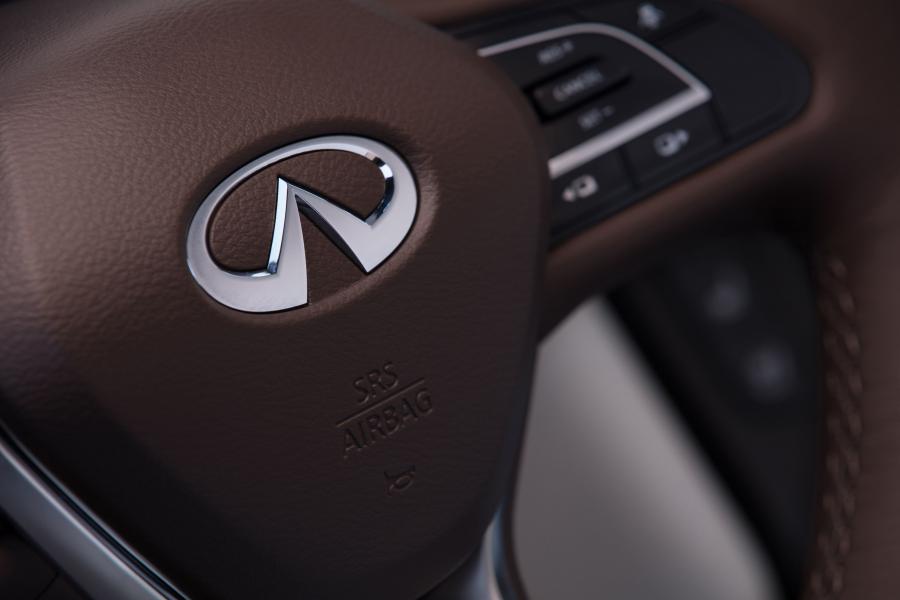 Детали интерьера Infiniti QX50 2.0t AWD 2018 года  (NA) (фото 27 из 76)